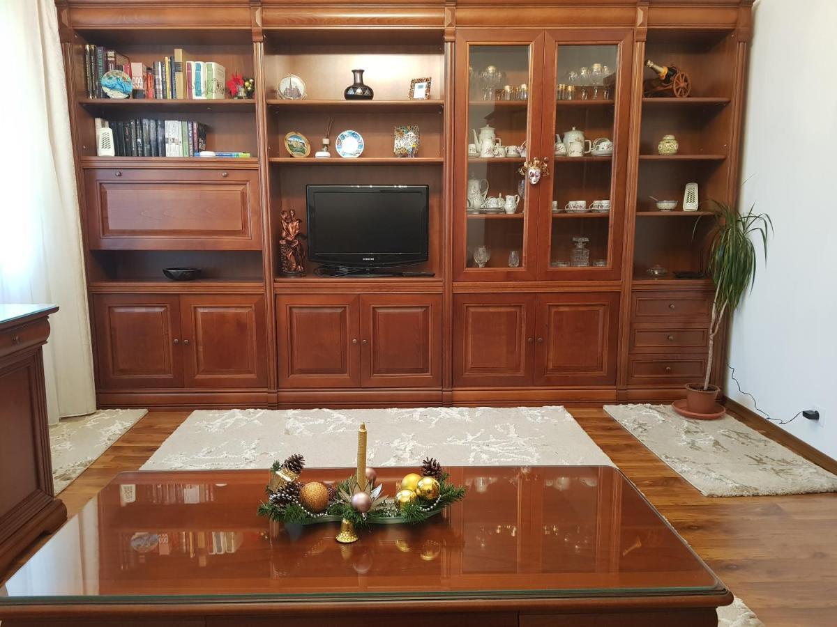Ferienwohnung Garsoniera Mihaela Petroşani Exterior foto
